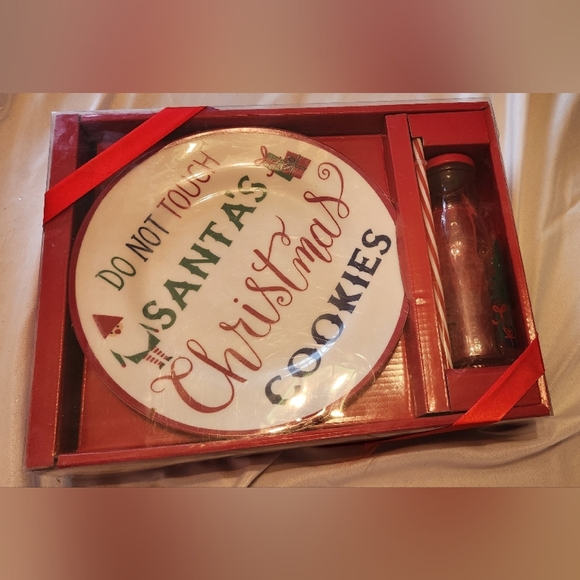 Santa's Christmas Cookies Plate Set - Red and White - Picture 2 of 4